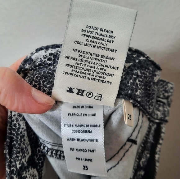 Alice + Olivia Snakeskin Print Twill Cropped Tapered Pants 25 - Picture 6 of 7